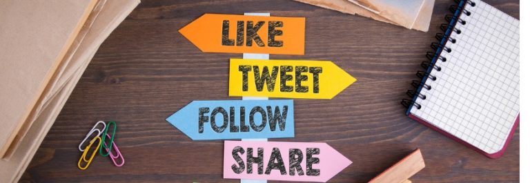 social media concept paper signpost on a wooden desk picture id697131272