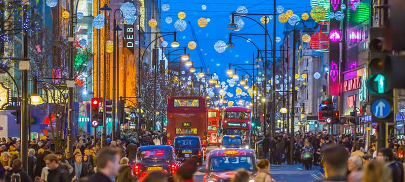 London Taxi Drivers Gear Up for Christmas