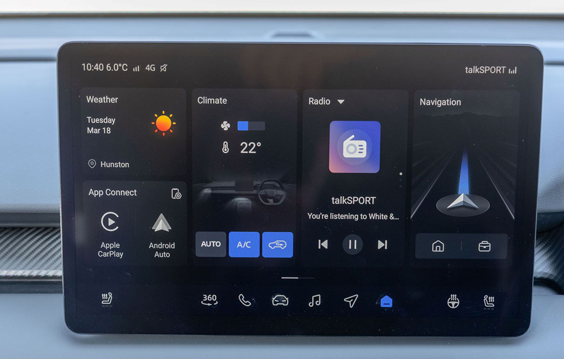 MG S5 EV dashboard touchscreen displaying weather, climate controls set to 22°C, radio tuned to talkSPORT, mobile connectivity, and sat nav. The screen shows the time at 10:40 and an outside temperature of 6°C—ideal for taxi operators seeking a tech-equipped vehicle.