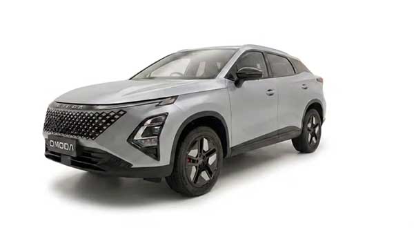 Silver Omoda taxi, front three-quarter view.